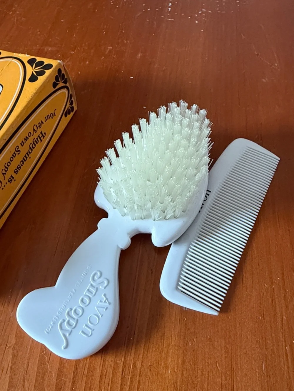Vintage 1970 Avon Snoopy Peanuts Hair Brush and Comb Set with Original Box - Picture 4 of 4